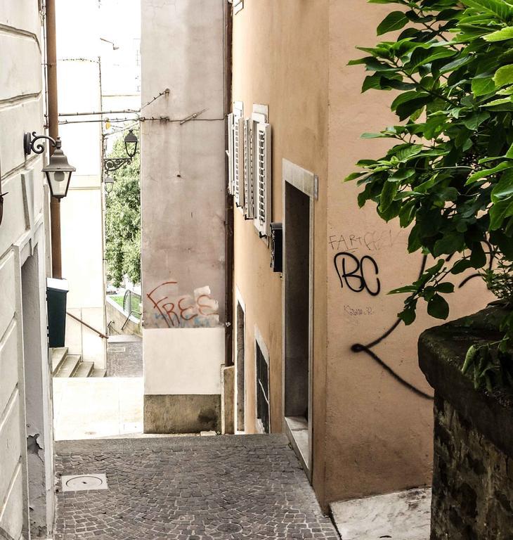 Casa Vacanze All'Angolo Triëst Buitenkant foto