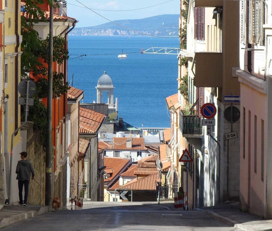 Casa Vacanze All'Angolo Triëst Buitenkant foto