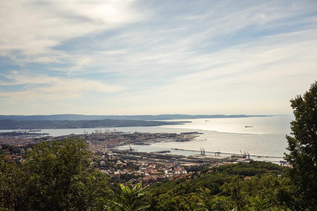 Casa Vacanze All'Angolo Triëst Buitenkant foto