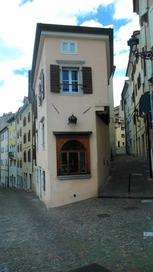 Casa Vacanze All'Angolo Triëst Buitenkant foto